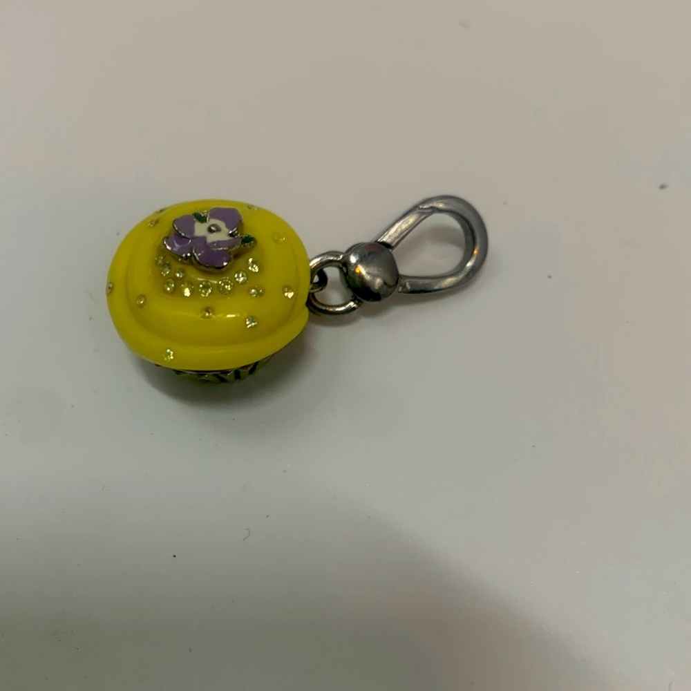 JUICY COUTURE YELLOW CUPCAKE CHARM